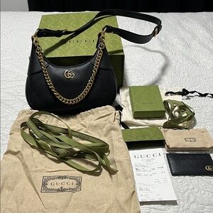 Gucci Black Leather Shoulder Bag with Gold Chain